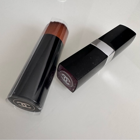 Chanel Mini Foundation Brush | Les Beiges - Picture 2 of 4